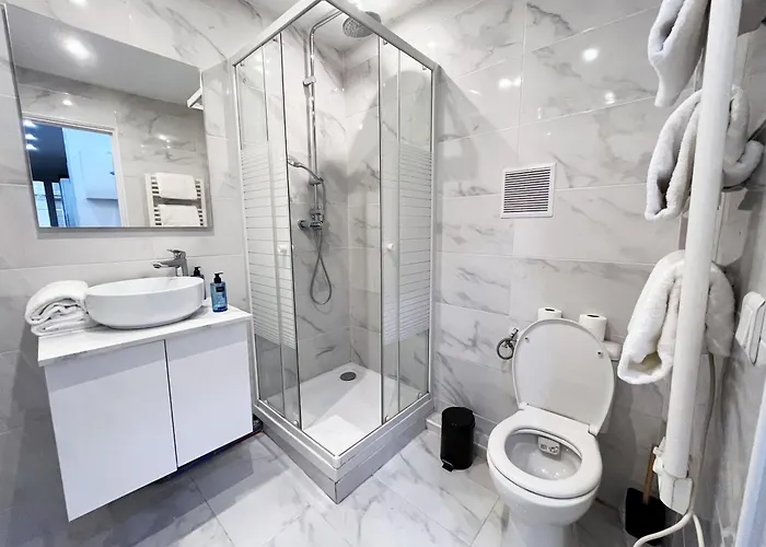 17 - Pretty Flat In Montorgueil 2 *